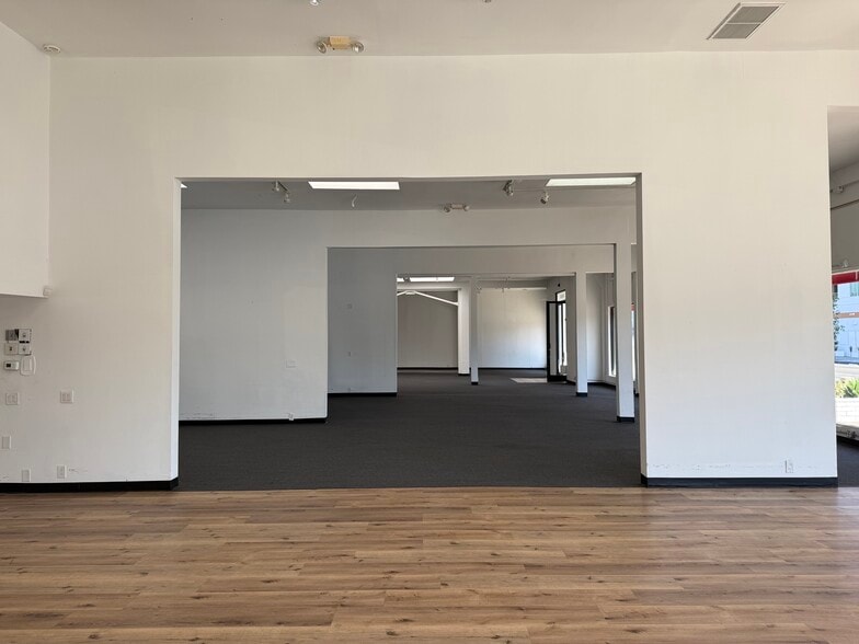 More Photos Of 8069 Beverly Blvd, Los Angeles Storefront Retail Office For Lease