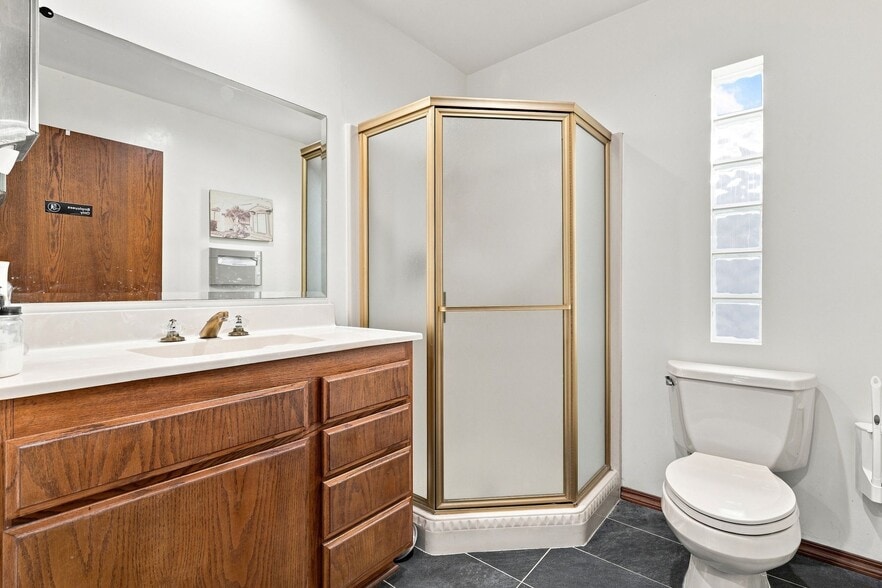 More Photos Of 1063 Colorado Blvd, Eagle Rock Medical For Sale