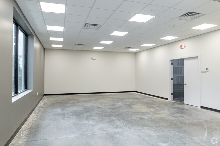 More Photos Of 1863 Lakewood Rd, Toms River Distribution For Lease