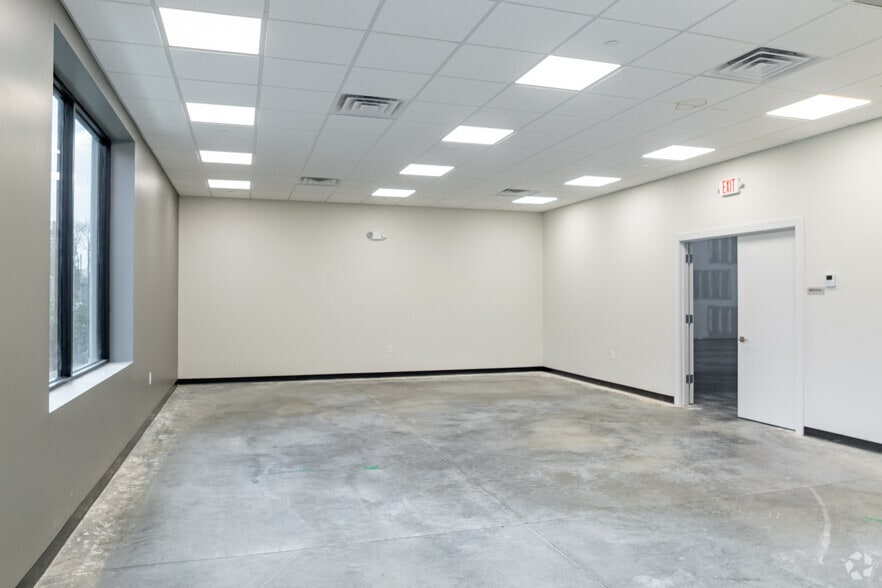 More Photos Of 1863 Lakewood Rd, Toms River Distribution For Lease