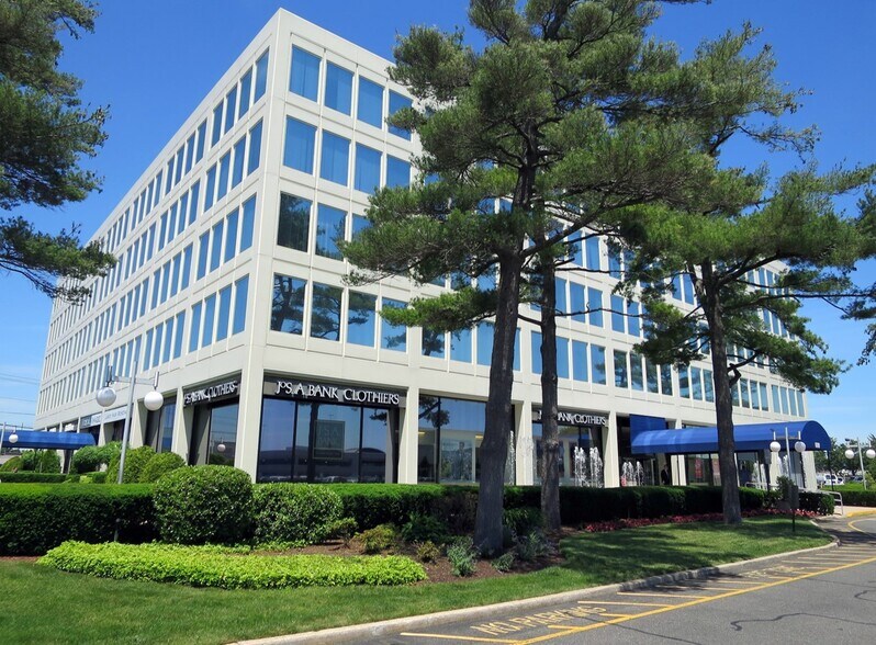 More Photos Of 600 Old Country Rd, Garden City Office For Lease