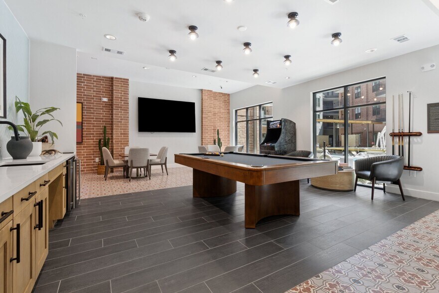More Photos Of 760 Airport Blvd, Austin Apartments For Lease