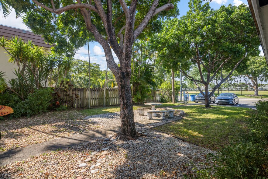 More Photos Of 5230 NE 14th Way, Fort Lauderdale Apartments For Sale
