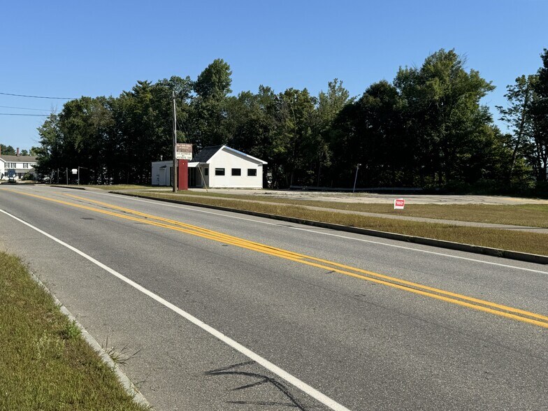 More Photos Of 310 N State St, Concord Showroom For Lease