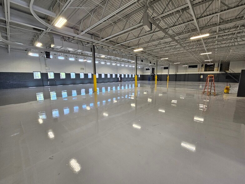 More Photos Of 300 Commerce Dr, Rochester Warehouse For Lease