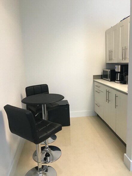 More Photos Of 175 SW 7th St, Miami Medical For Sale