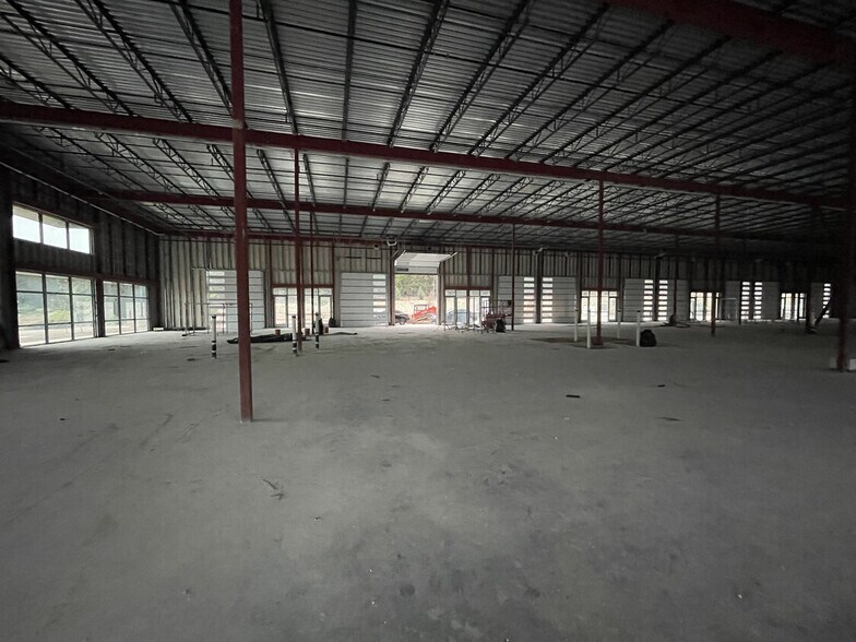 More Photos Of 15901 Ronald Reagan Blvd, Leander Showroom For Lease