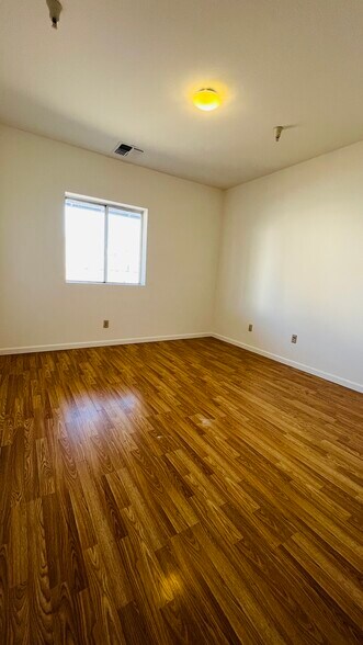 More Photos Of 324 7th St, Oakland General Retail For Sale