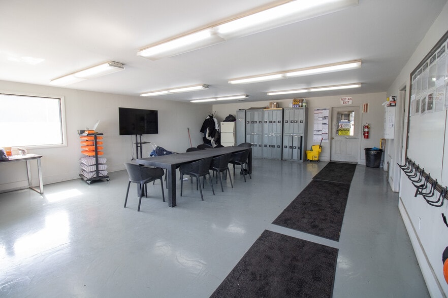 More Photos Of 1303 W Chestnut St, Union City Warehouse For Sale