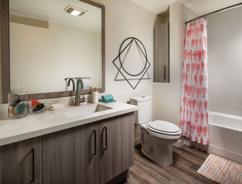 More Photos Of 424 W Pico Blvd, Los Angeles Apartments For Lease