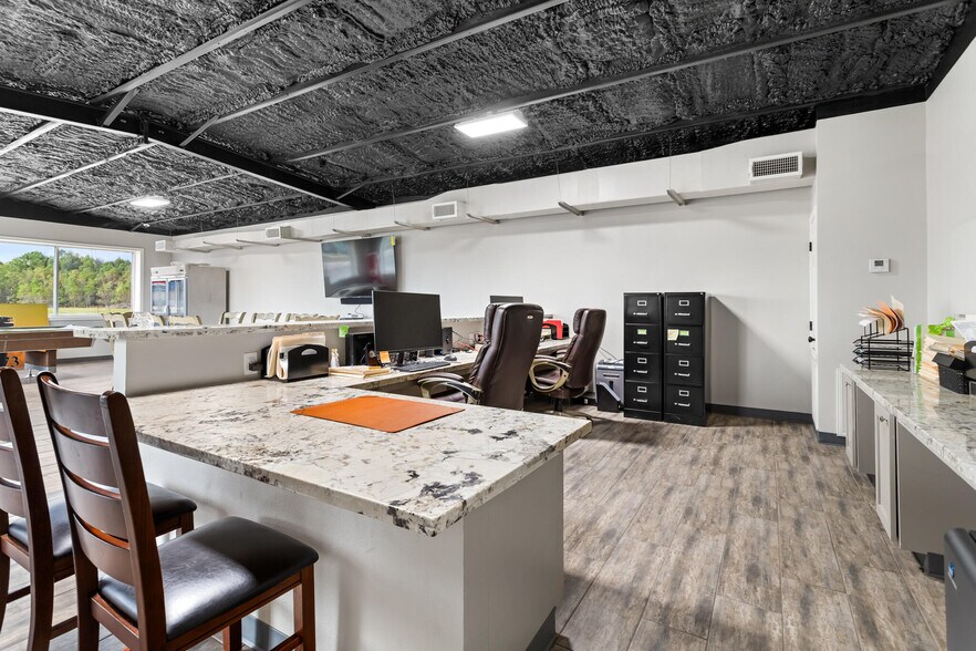 More Photos Of 3144 Texas Ave, Bridge City Warehouse For Lease