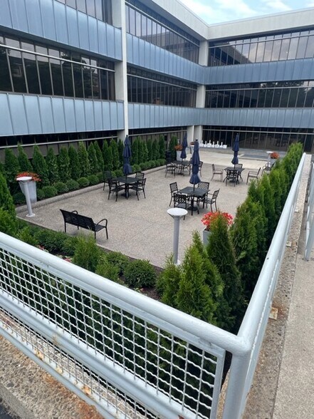 More Photos Of 36800 Woodward Ave, Bloomfield Hills Office For Lease