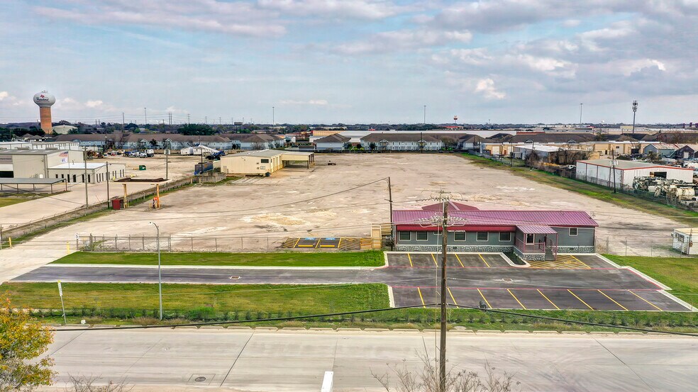 More Photos Of 1901 Jasmine Dr, Pasadena Truck Terminal For Lease