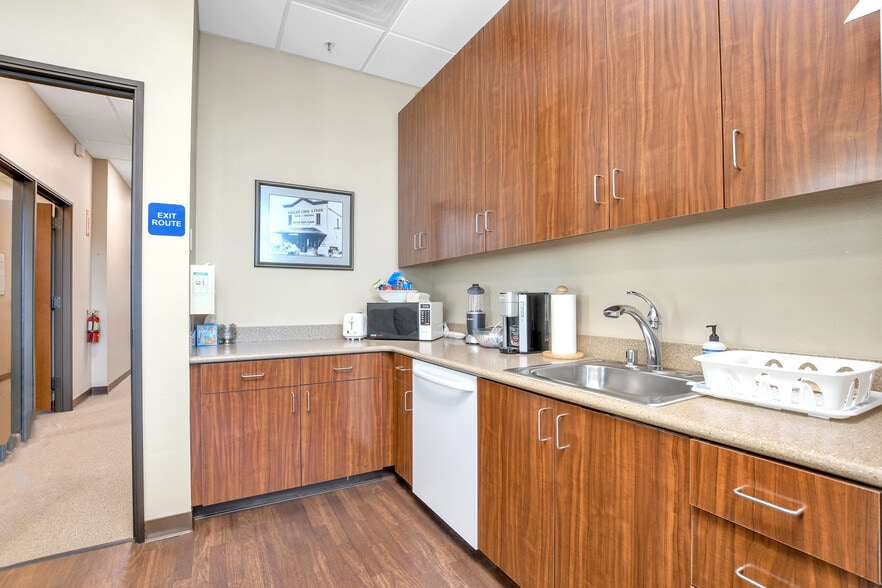 More Photos Of 85 Carol Ln, Oakley Medical For Lease