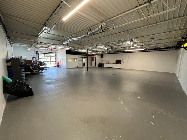 More Photos Of 820 Shelby Ln, Austin Warehouse For Lease