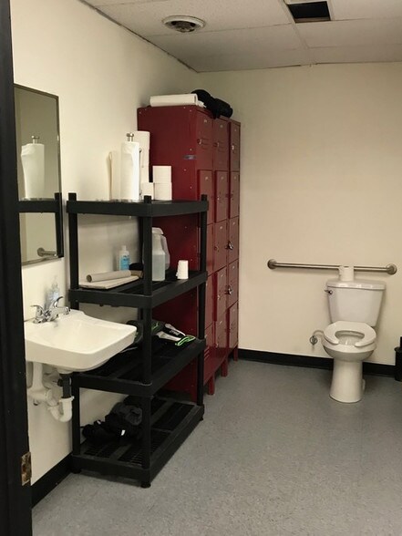 More Photos Of 2 Campion Rd, New Hartford Warehouse For Lease