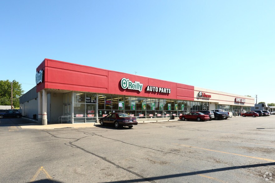 More Photos Of 23236-23300 Van Born Rd, Dearborn Heights Freestanding For Lease