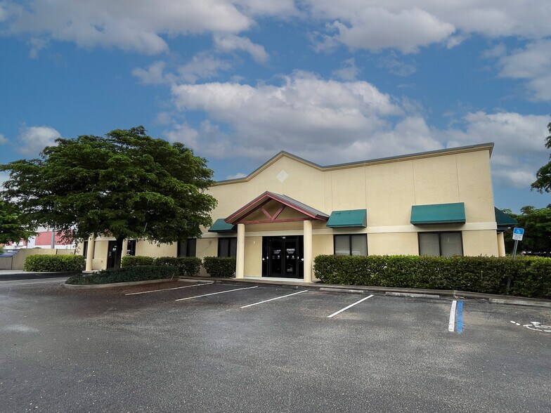 More Photos Of 10970 S Cleveland Ave, Fort Myers Office For Sale