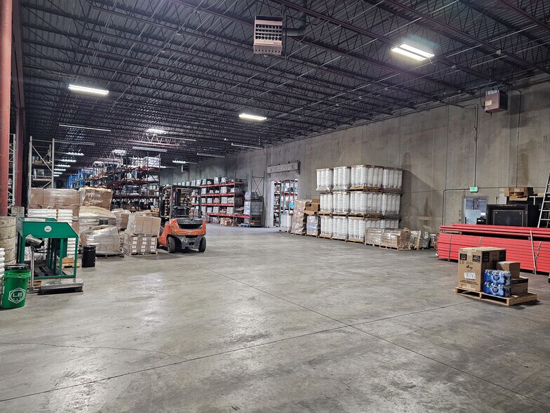 More Photos Of 144 Industrial Dr, Birmingham Flex For Lease