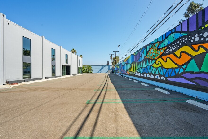 More Photos Of 5830 Obama Blvd, Los Angeles Office For Sale