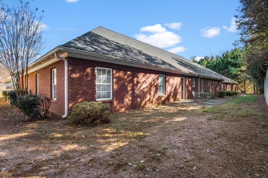 More Photos Of 110 Evans Mill Dr, Dallas Business Park For Sale