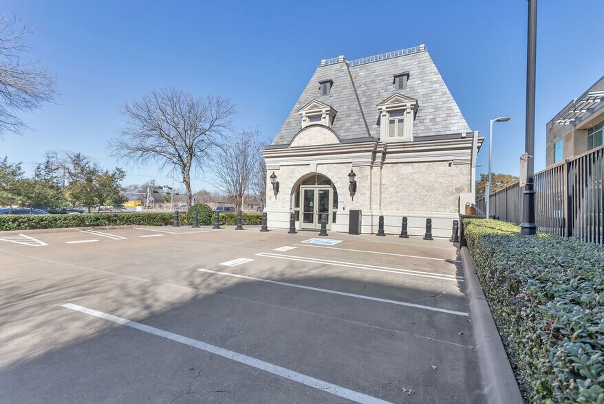 More Photos Of 5800 W Northwest Hwy, Dallas Office For Sale
