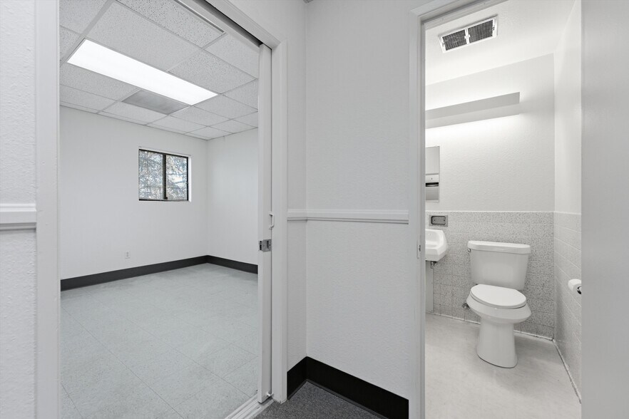 More Photos Of 44725 10th St W, Lancaster Medical For Lease