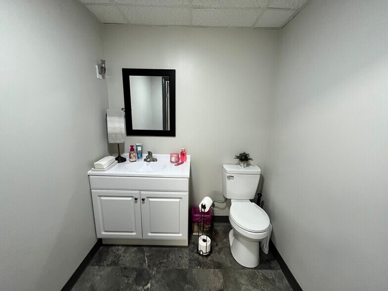 More Photos Of 320 W Broadway St, Okemah Office For Sale