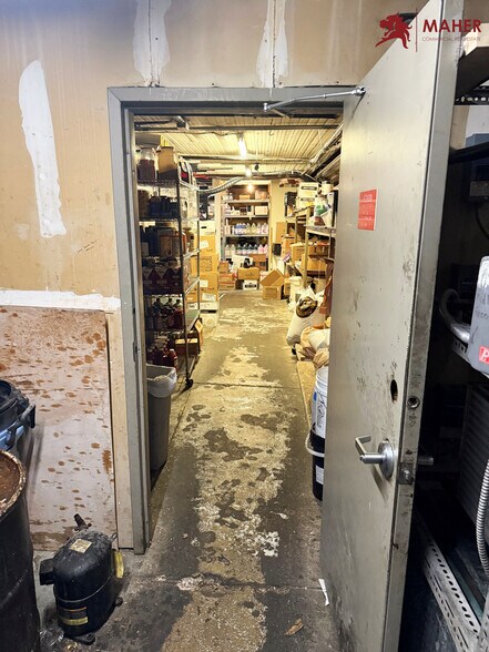 More Photos Of 812 E Broadway, Columbia Storefront Retail Office For Sale