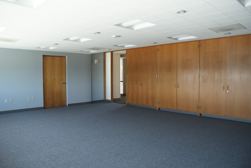 More Photos Of 750 N Lincoln Memorial Dr, Milwaukee Sports And Entertainment For Lease