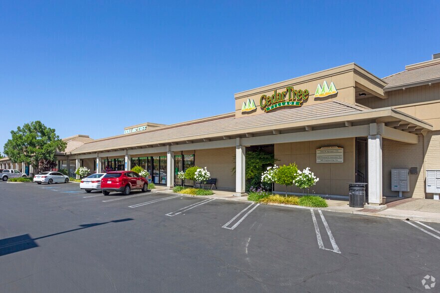 More Photos Of 6670 N Cedar Ave, Fresno Unknown For Lease