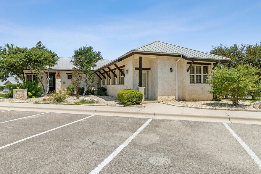 More Photos Of 310 Stagecoach Trl, San Marcos Medical For Lease