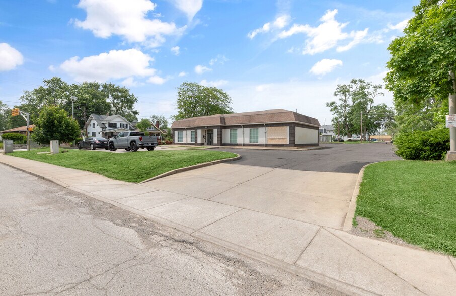 More Photos Of 2359 S Shelby St, Indianapolis Bank For Sale