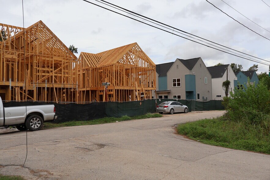 More Photos Of 2818 Fay St, Houston Industrial For Sale