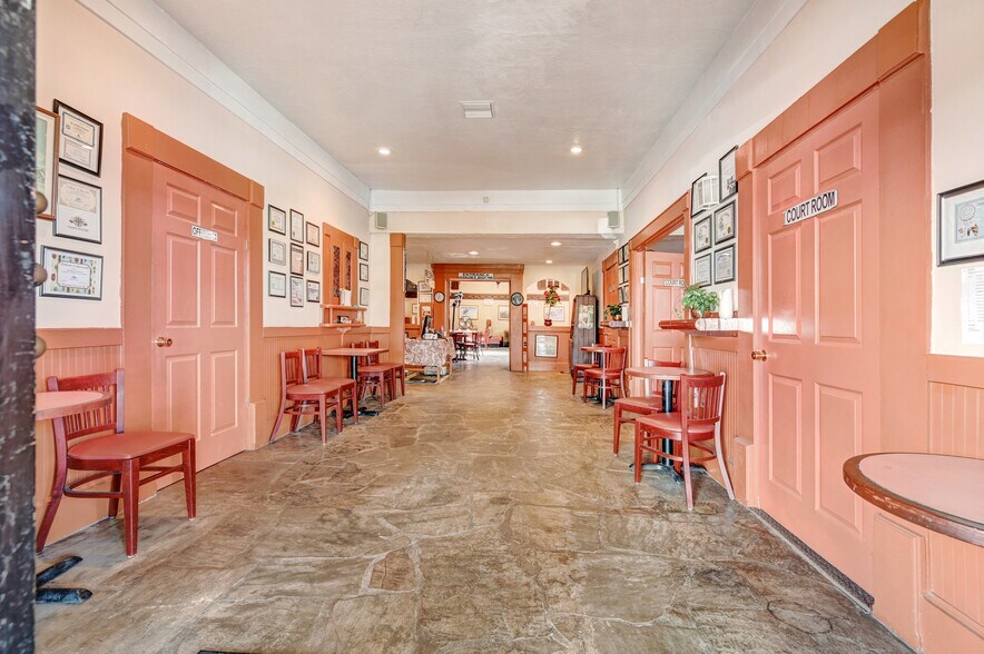 More Photos Of 300 N Cocoa Blvd, Cocoa Restaurant For Lease