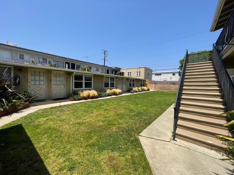 More Photos Of 1437-1443 9th St, Santa Monica Apartments For Sale