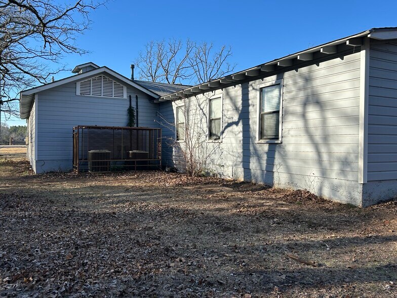 More Photos Of 2003 E US Highway 84, Palestine Office For Sale