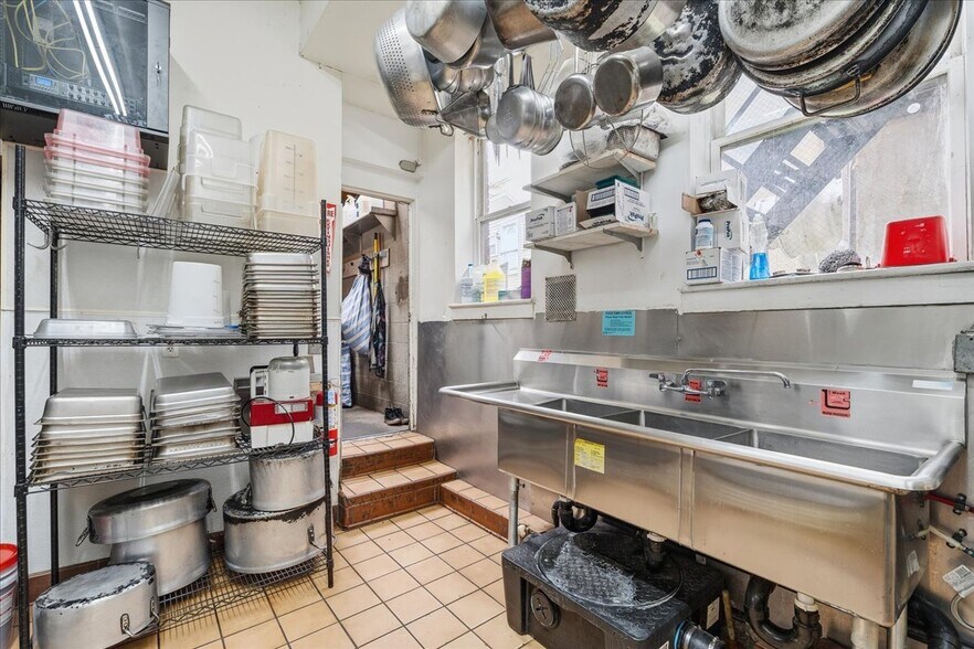 More Photos Of 2104 E Carson St, Pittsburgh Restaurant For Sale