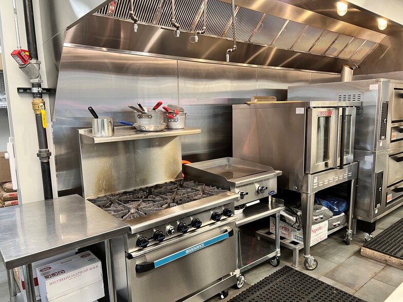 More Photos Of 674 Teresa, Roanoke General Retail For Sale