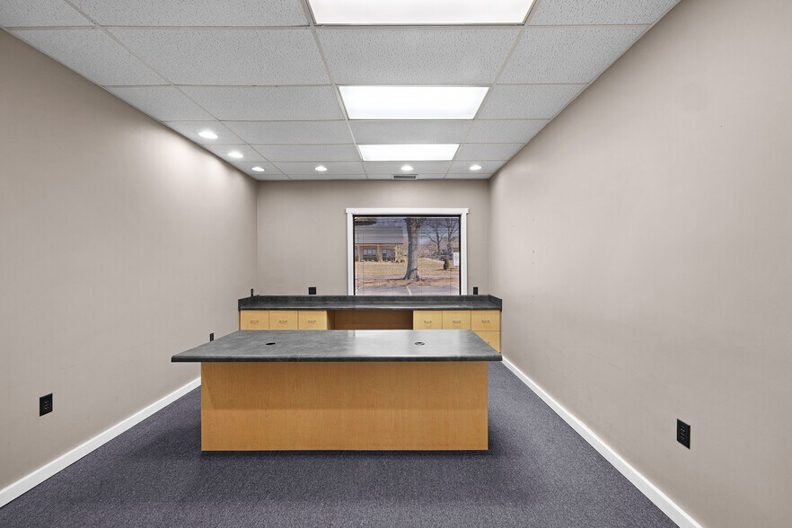 More Photos Of 57 Directors Row, Jackson Office For Sale