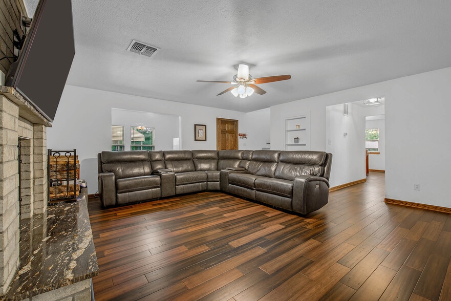 More Photos Of 13863 FM 2154 Rd, College Station Showroom For Sale