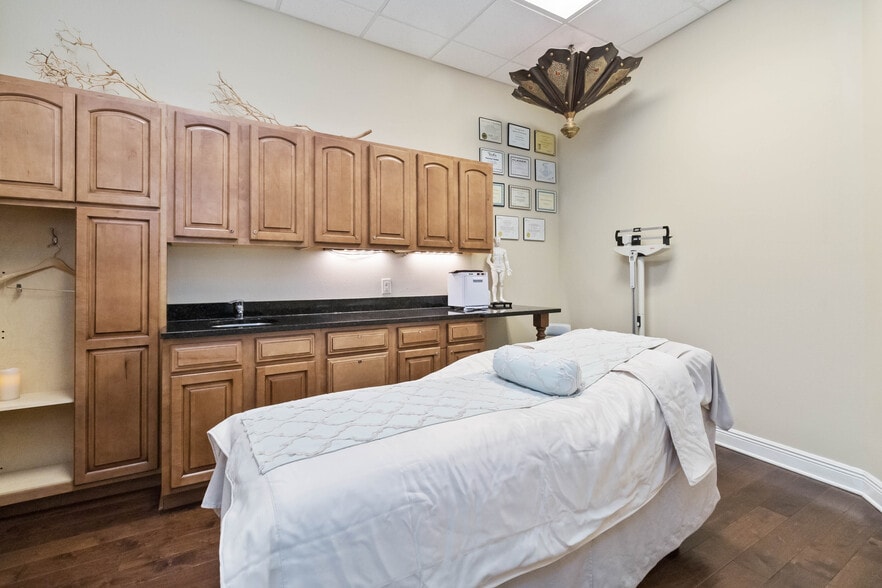 More Photos Of 3730 Avalon Park East Blvd, Orlando Office Residential For Sale
