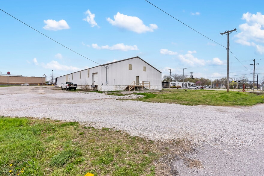 More Photos Of 721 N 2nd St, Rogers General Retail For Lease