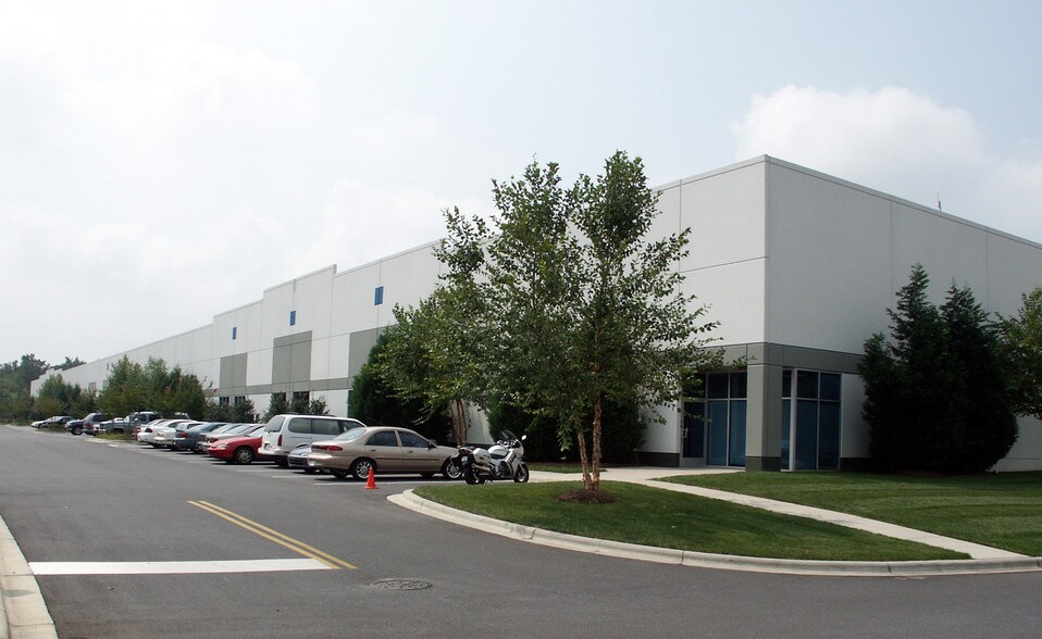 More Photos Of 13827 Carowinds Blvd, Charlotte Warehouse For Lease