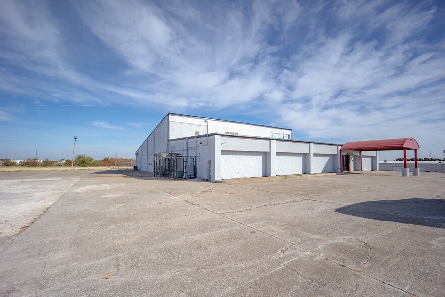 More Photos Of 6825 W Wilshire Blvd, Oklahoma City Theater Concert Hall For Sale