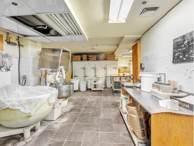 More Photos Of 1375 Av Laurier E, Montr&#233;al Storefront Retail Residential For Lease