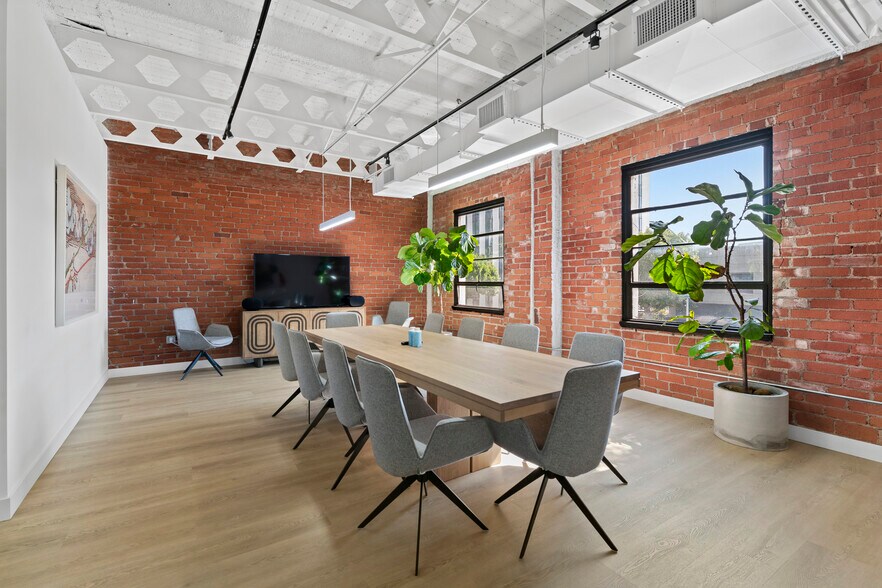 More Photos Of 139-147 S Beverly Dr, Beverly Hills Loft Creative Space For Lease