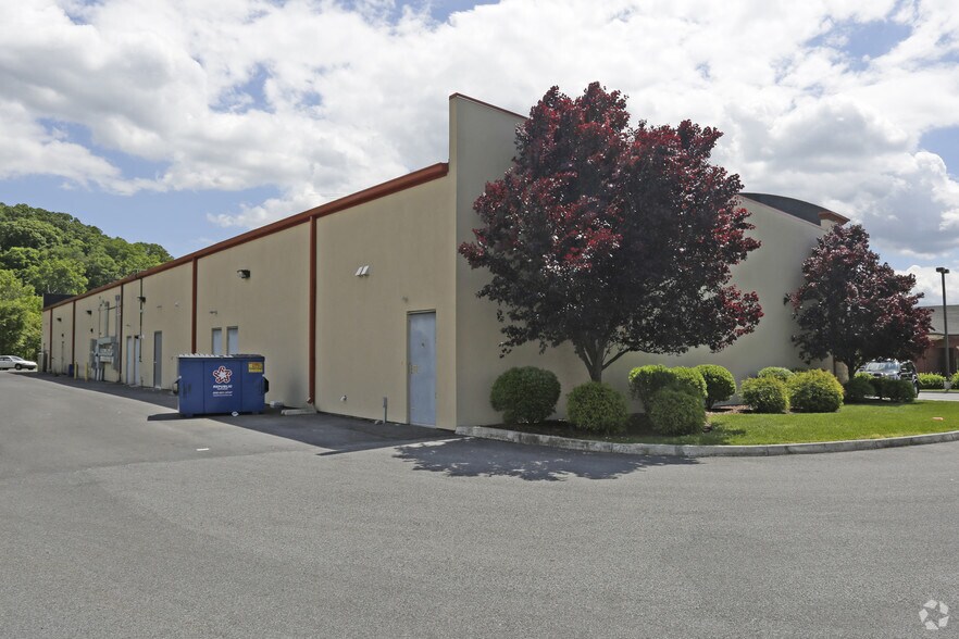 More Photos Of 2637 E Stone Dr, Kingsport Storefront Retail Office For Lease