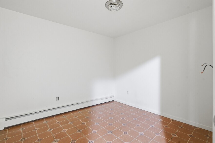 More Photos Of 10 Eastman Ter, Poughkeepsie Apartments For Sale