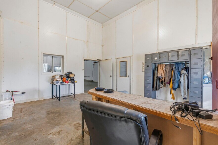 More Photos Of 306 SE Highway AA, Clinton Industrial For Sale